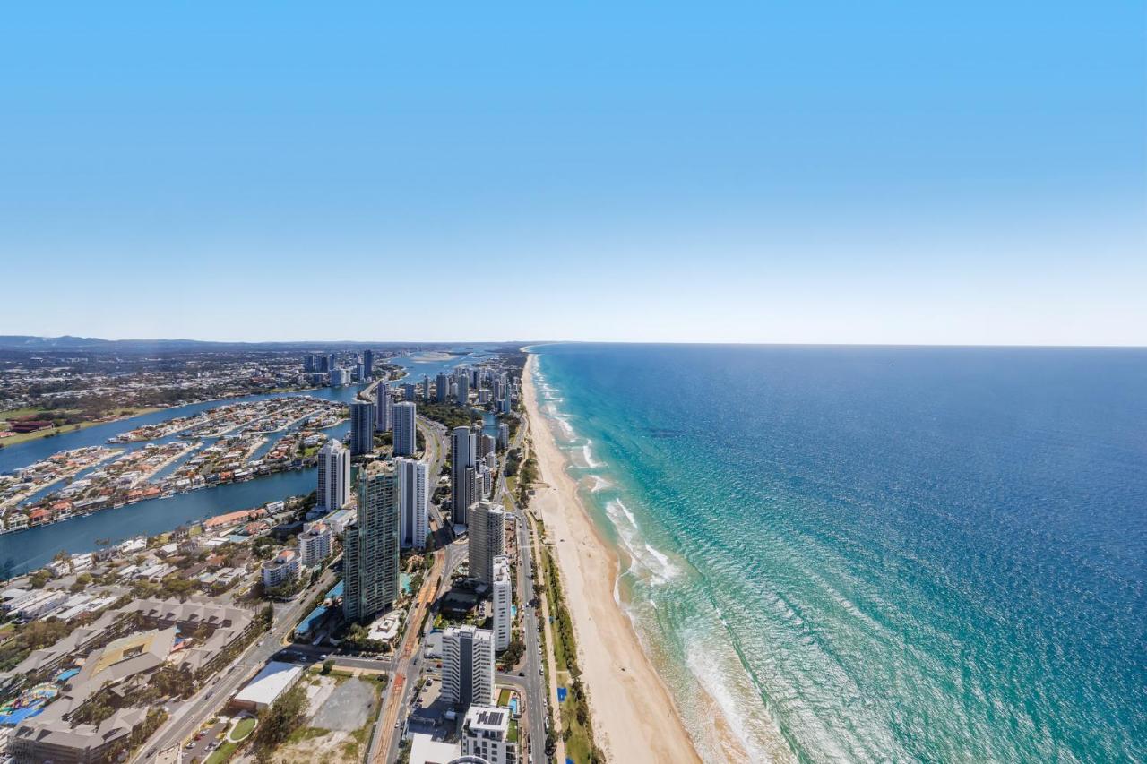 Meriton Suites Surfers Paradise โกลด์โคสต์ ภายนอก รูปภาพ Aerial view of the Gold Coast, 2018